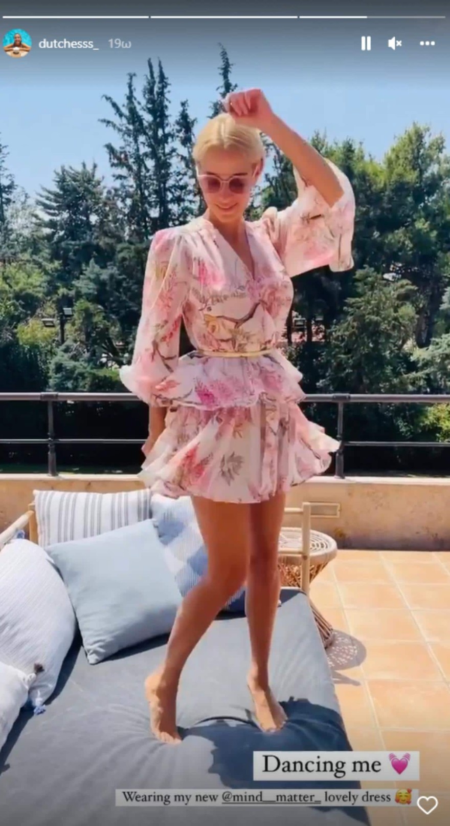  Με τεράστιο καναπέ και γεμάτο δέντρα η βεράντα της Δούκισσας Νομικού