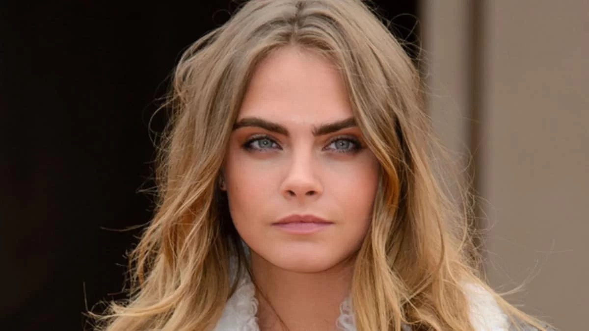 Τρελά ερωτευμένη η Cara Delevingne - Τα παθιασμένα φιλιά με τη νέα της σύντροφο, Leah Mason
