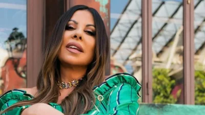 Με φραμπαλά και ουρά η Άντζελα Δημητρίου -  Άλλος άνθρωπος στα γυρίσματα του νέου της βίντεο κλιπ