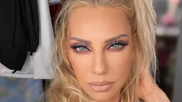 Με γυαλιά και μούσια - Σπάνιο στιγμιότυπο της Έλενας Τσαβαλιά με τον αδερφό της