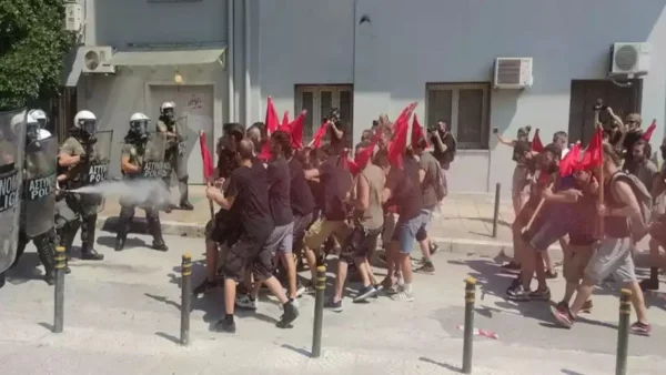 ΑΠΘ: Νέα επεισόδια και πετροπόλεμος μεταξύ φοιτητών και Αστυνομίας