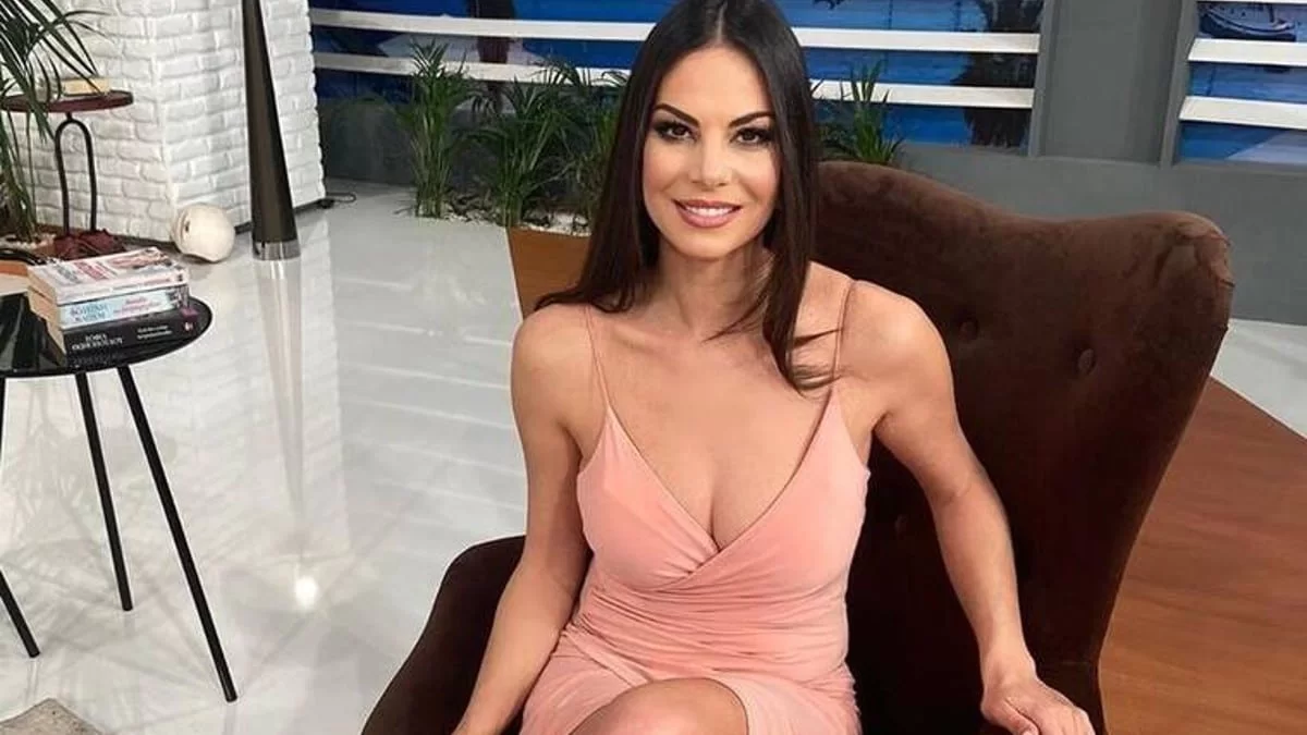 Πιο ακομπλεξάριστη από όλες - Η Εύη Βατίδου δείχνει τα σημάδια στο πρόσωπο της από το μπότοξ