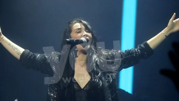 Με "καυτό" ολόσωμο σορτσάκι στο πλευρό του συντρόφου της - Full in love η Πάολα με τον Λάζαρο Βαφειάδη