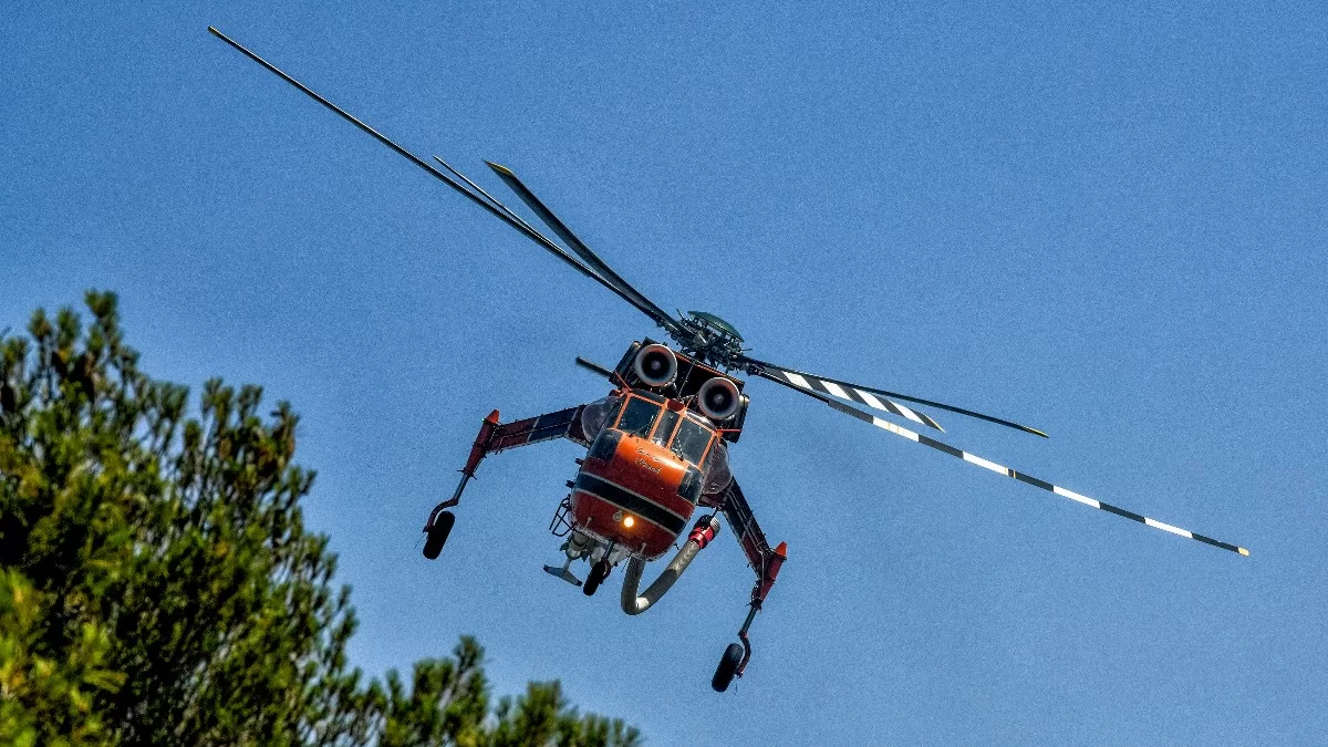 Φωτιά στο Πέραμα - Φλέγεται πλοίο