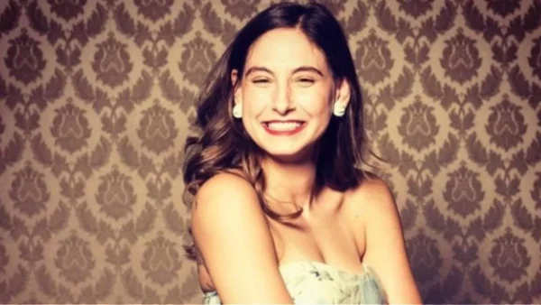 Φωτεινή Αθερίδου: O μικρός Θοδωρής μεγάλωσε και απολαμβάνουν παιχνίδια στην άμμο