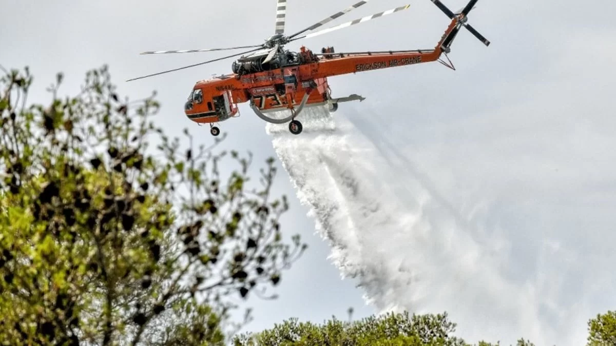 Φωτιά τώρα στη Βούλα