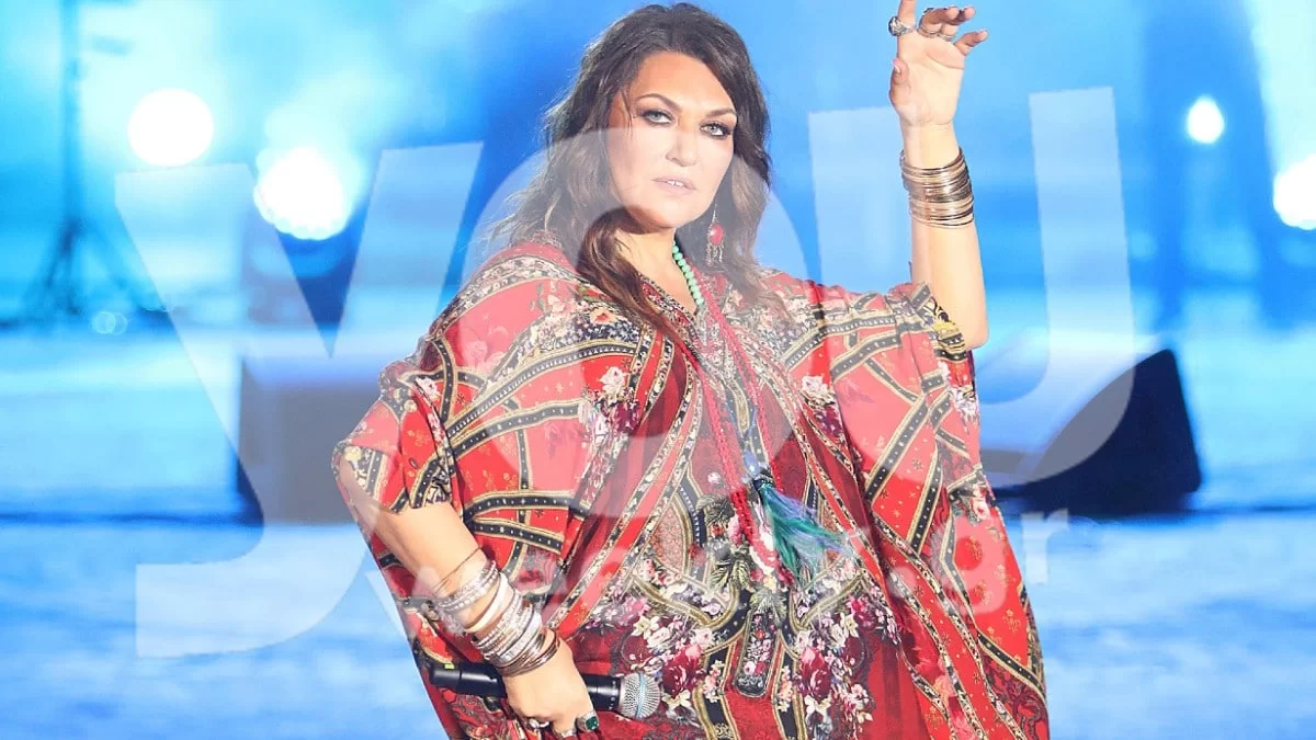 Πιο εντυπωσιακή από ποτέ - Έφερε τα πάνω κάτω η εμφάνιση της Καίτης Γαρμπή στο Βεάκειο