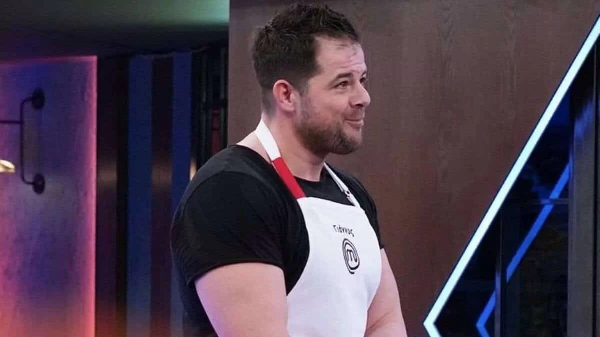 MasterChef 6: Εξαγριωμένοι οι χρήστες στο Twitter με τον Γιάννο - Δεν σταμάτησε να γλείφει τα δάχτυλά του την ώρα της δοκιμασίας
