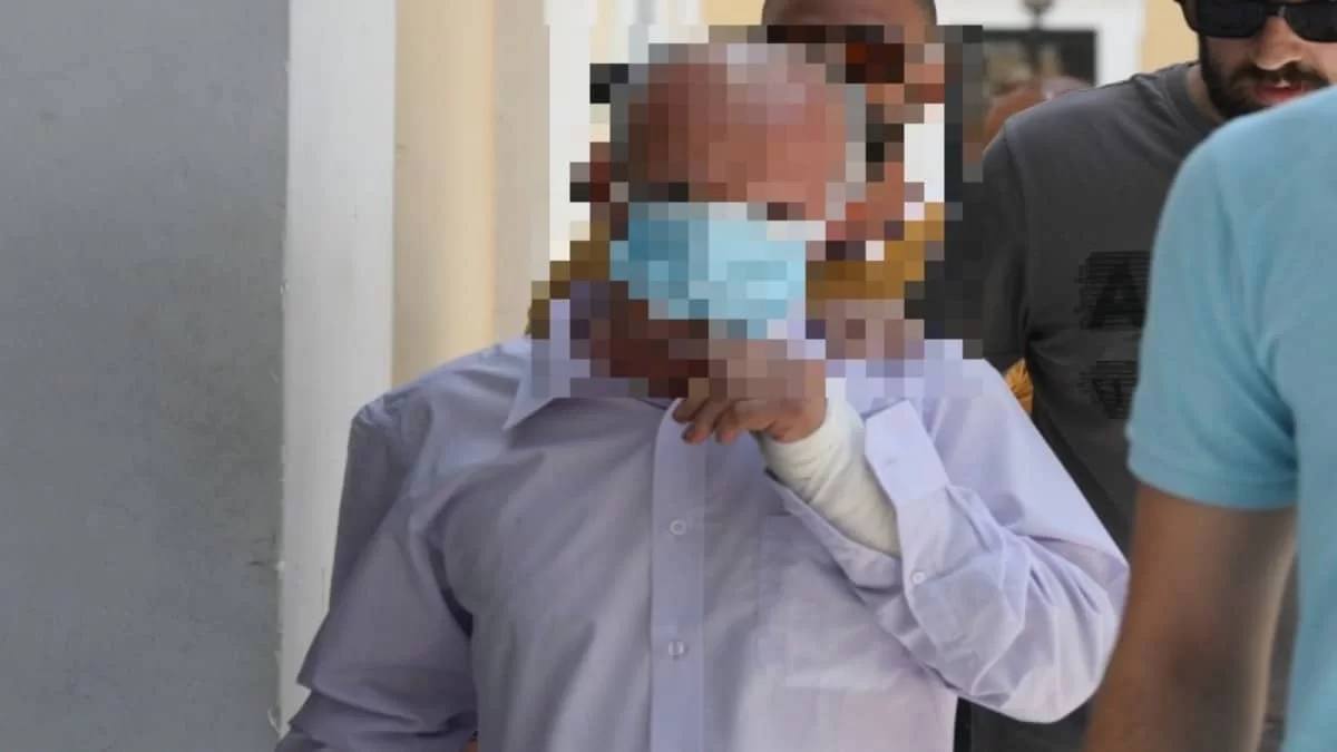 Δολοφονία στο Κουκάκι: Ποινική δίωξη για ανθρωποκτονία από πρόθεση στον 55χρονο που μαχαίρωσε τη γυναίκα του