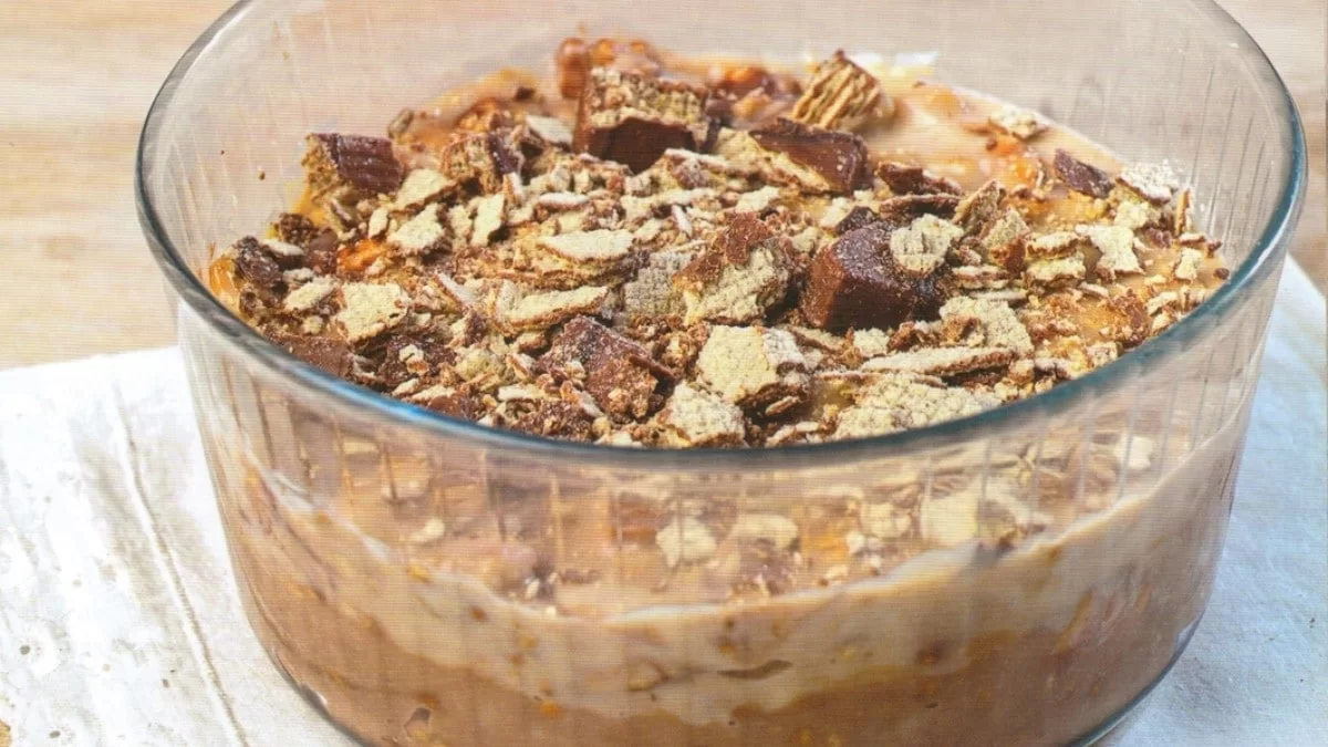 Έτοιμο μέσα σε 25 λεπτά - Γλυκό ψυγείου "κόλαση" με πραλίνα σοκολάτα και μπισκότα