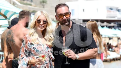 Τα "έσπασαν" μέχρι το πρωί - Ο Νίκος Κοκλώνης και η Κατερίνα Καινούργιου εντοπίστηκαν σε μαγαζί της παραλιακής