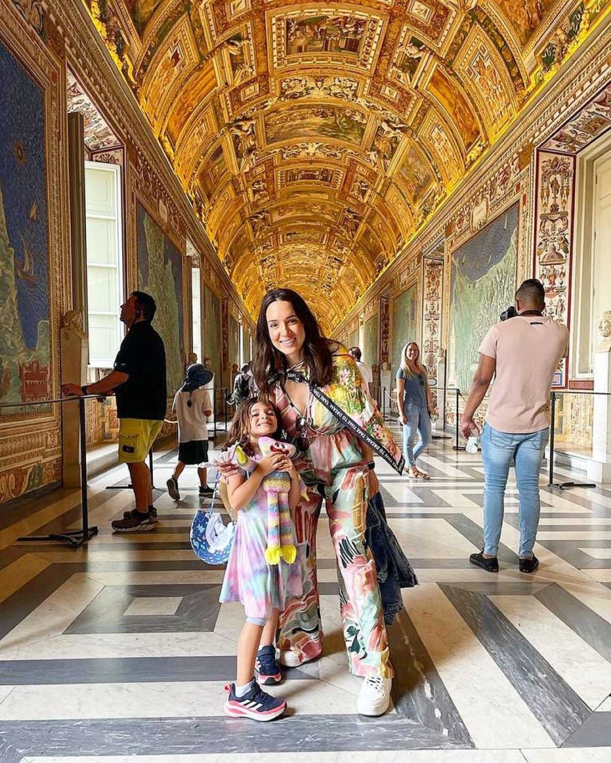 Η Καλομοίρα με τα παιδιά της στο Βατικανό