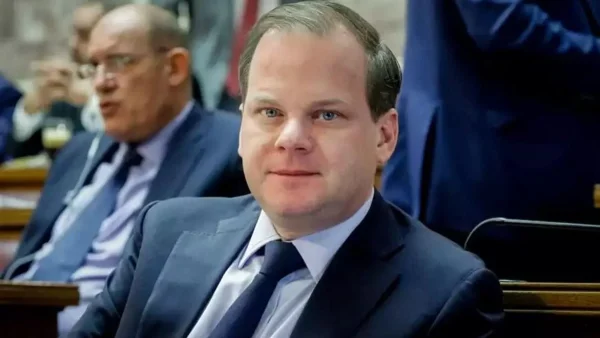 Παραλίγο ατύχημα στον αέρα για τον Κώστα Καραμανλή - Χτύπησε κεραυνός στο αεροπλάνο