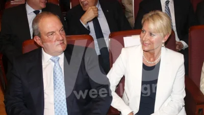 Σπάνια δημόσια εμφάνιση για τον Κώστα Καραμανλή και τη Νατάσα Παζαΐτη - Όλα τα φλας έπεσαν πάνω τους