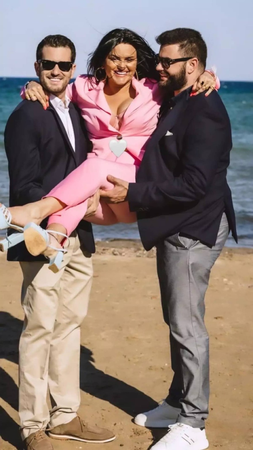 Η Δήμητρα Κατσαφάδου με καλούς φίλους στη βάπτιση