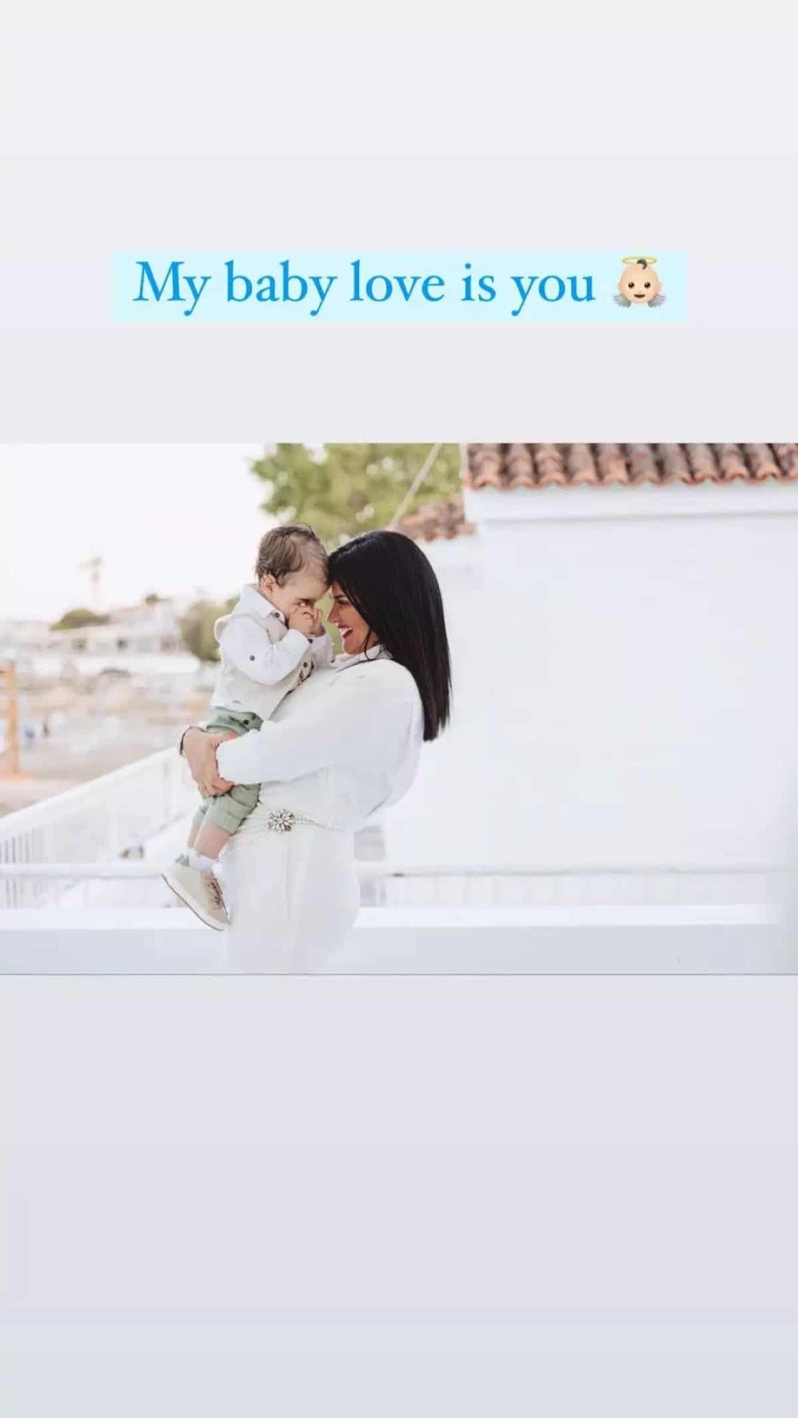 Η Δήμητρα Κατσαφάδου με το βαπτιστήρι της