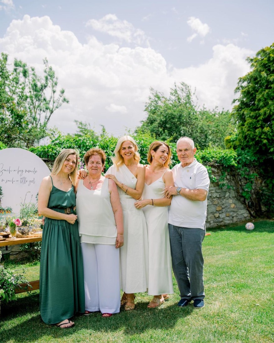 Η Χριστίνα Κοντοβά σε στιγμιότυπο με την οικογένειά της