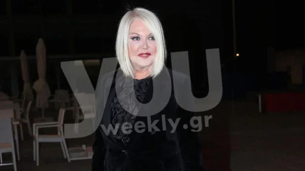 Θυμήθηκε για λίγο τα παλιά - Μία άλλη η Ρούλα Κορομηλά με το εντυπωσιακό μακιγιάζ που έκανε