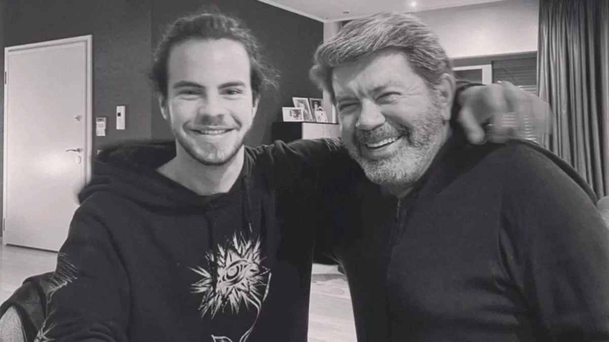 Ολόκληρο ανάκτορο με πισίνα, 2 τζάκια και master room - Το εντυπωσιακό σπίτι που μένει ο Άγγελος Λάτσιος