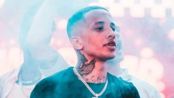 Light: Ξεμπρόστιασε την παραγωγή των Mad Vma - Στη φόρα μηνύματα μια μέρα πριν το ξύλο