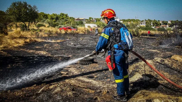 Φωτιά τώρα στη Λούτσα