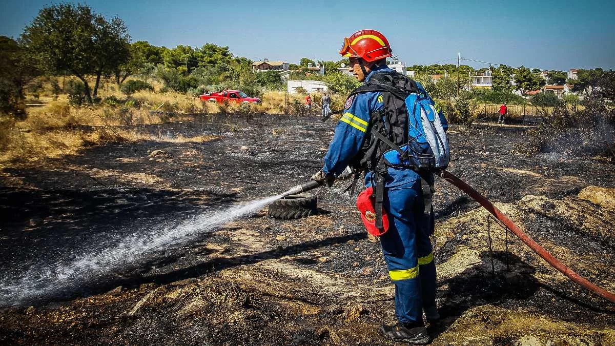 Φωτιά τώρα στη Λούτσα