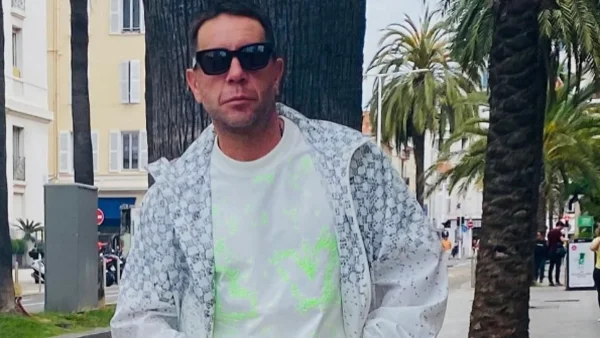 Έχει κάνει πάταγο στο Tik Tok - Με ελληνικούς και περσικούς στίχους το νέο τραγούδι του Μαζωνάκη