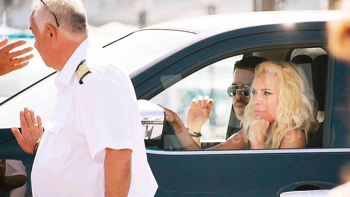 Αποκλειστικές φωτογραφίες που μαρτυρούν τι πεθερά είναι η Ελένη Μενεγάκη - Στο πλοίο για Άνδρο με την Γαία και τον Άγγελο