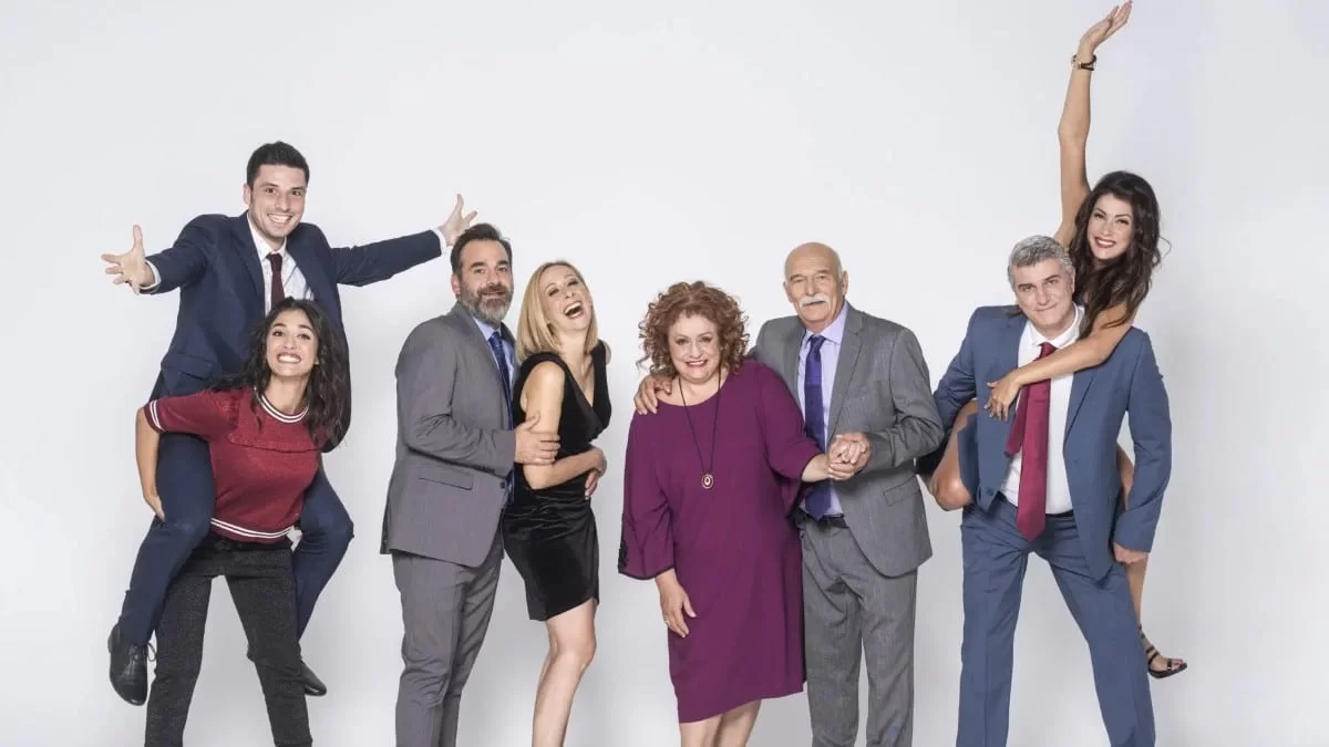 Η Κλέλια Ρένεση έδωσε spoil και δημοσίευσε  υλικό από τη επίσημη φωτογράφιση για τον 10ο χρόνο της «Μουρμούρας»