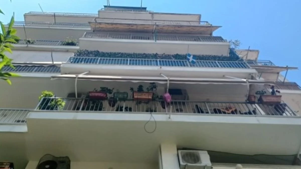 Παγκράτι: Μητέρα δύο παιδιών η 36χρονη που έπεσε από το μπαλκόνι