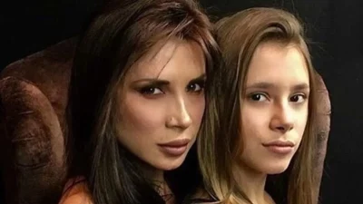 Άφωνοι όλοι με αυτήν την εμφάνιση - Η κόρη της Πάολα με άκρως αποκαλυπτικό λεοπάρ μαγιό