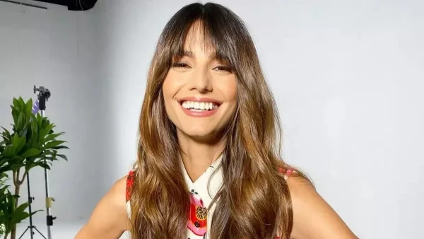 Ηλιάνα Παπαγεωργίου: Ποζάρει με καυτό πορτοκαλί μπικίνι και αναστατώνει τα Κουφονήσια