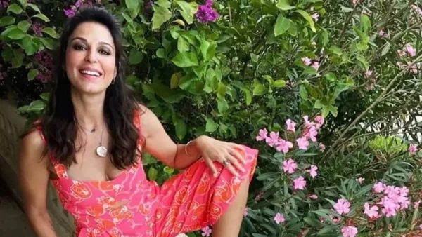 Το σώμα της Παπουτσάκη μετά από 2 γέννες - Αρετουσάριστες φωτογραφίες της με μαγιό