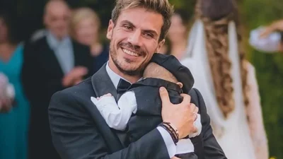 Χαζομπαμπάς ο Άκης Πετρετζίκης: Πόζαρε με τον γιο του με ασορτί ρούχα και το instagram τους αποθέωσε