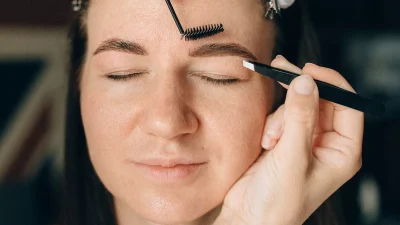 Fluffy brows: Η νέα τάση στα φρύδια που έχει ήδη σαρώσει στο tik tok