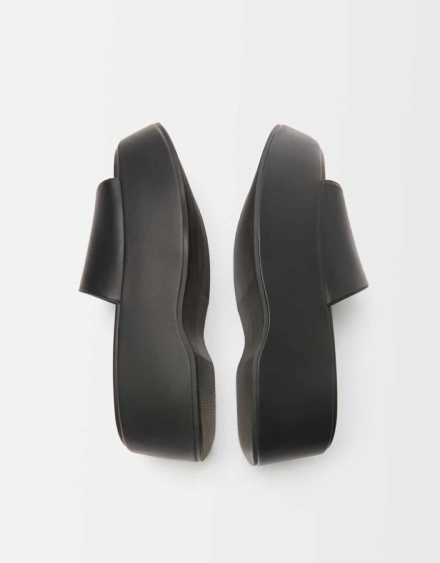 Πέδιλα πλατφόρμες από τα Bershka