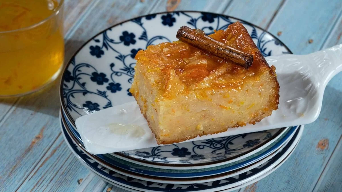 Ζουμερή με τέλεια μυρωδιά - Φτιάξε σε 15 λεπτά την πιο λαχταριστή πορτοκαλόπιτα