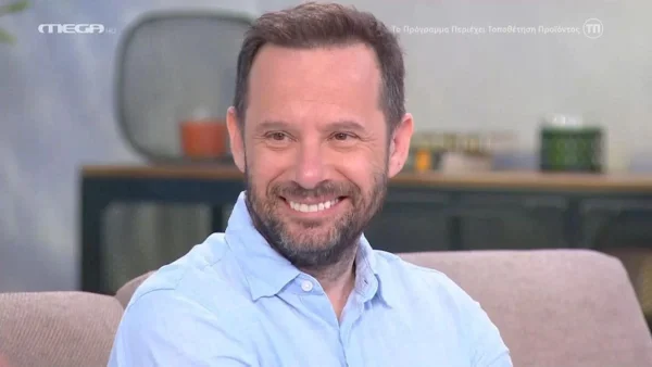 «Μην το δοκιμάσετε στο σπίτι» - Ο Γιώργος Πυρπασόπουλος σχολιάζει χιουμοριστικά την ιστορία της παράστασης που σκηνοθετεί