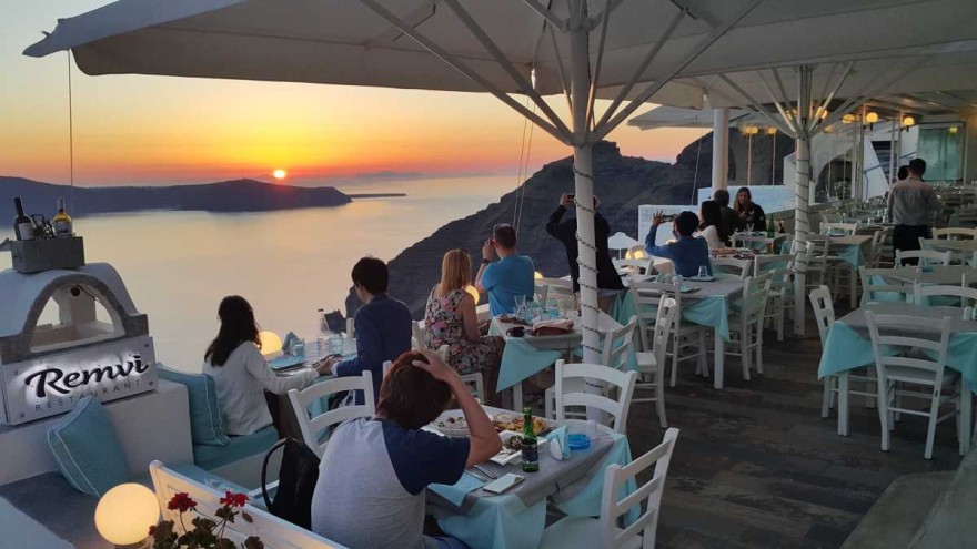 Remvi Restaurant σαντορίνη