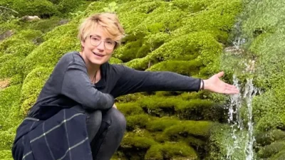 Κι όμως το έκανε! Με μακρύ μαλλί μετά από χρόνια η Ευδοκία Ρουμελιώτη