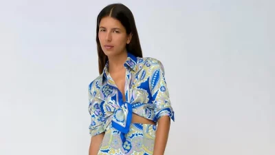 2 εμπριμέ total looks στο Zara από 45 ευρώ