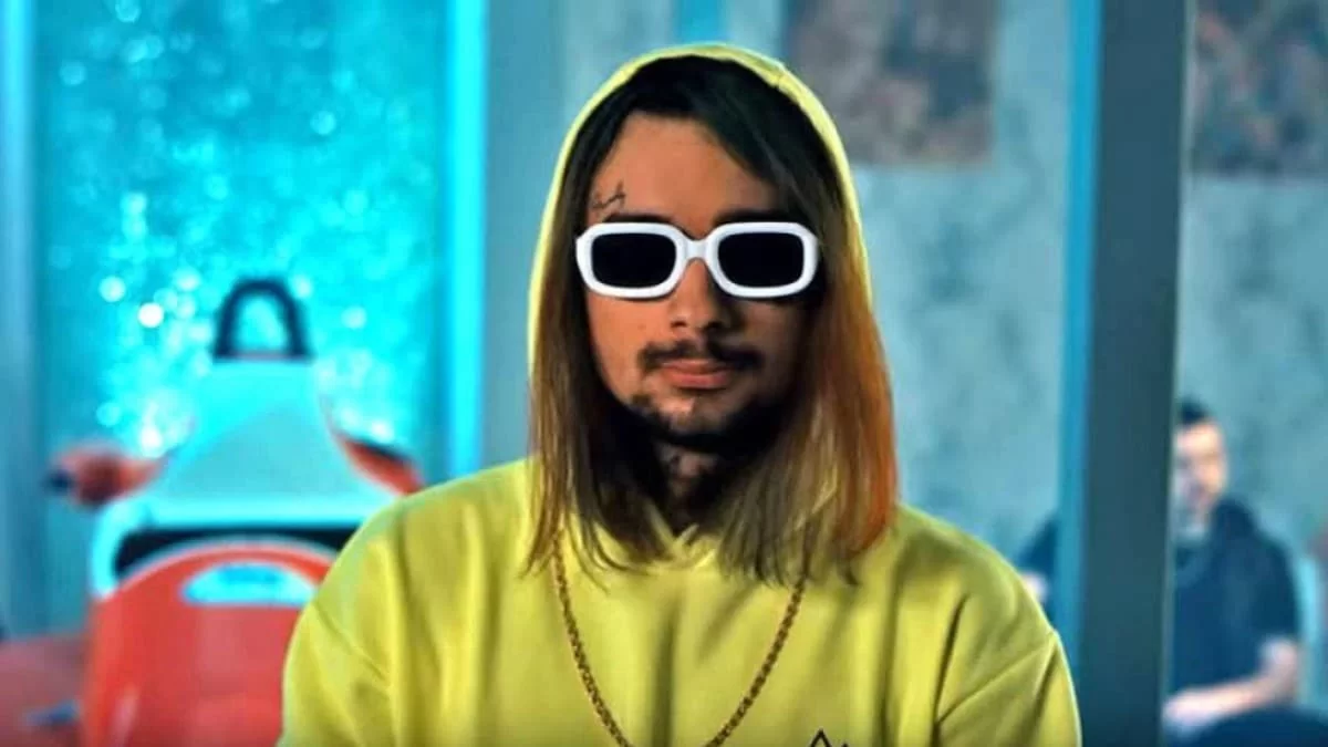 Sin Boy: Νέα μεγάλλη αλλαγή στο look του τρία χρόνια μετά τη φυγή του από την Ελλάδα - Με φυσικά μαλλιά και γιήνους τόνους στα ρούχα