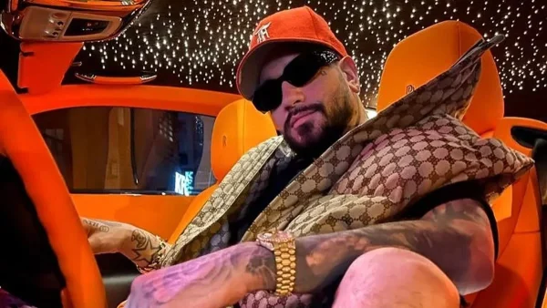 Χλιδάτο μπάνιο και τεράστια πισίνα - Φωτογραφίες από το σπίτι του Snik