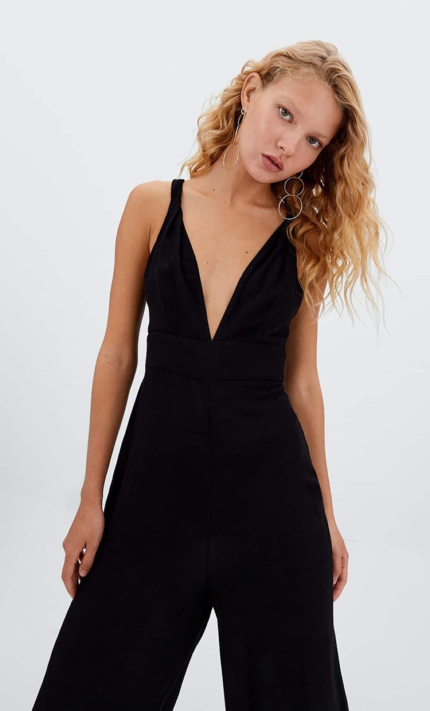 Μαύρη ολόσωμη φόρμα από τα Stradivarius