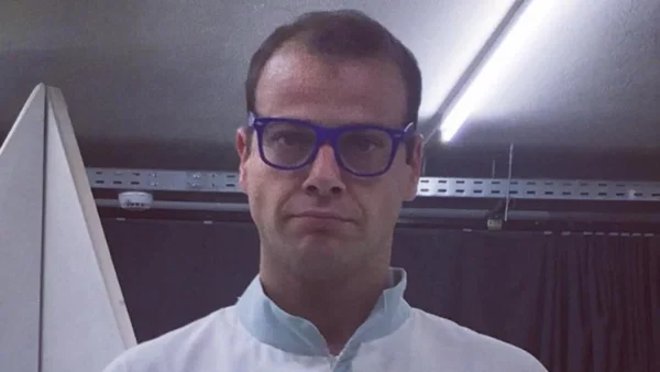 Έκατσε 9,5 ώρες στο χειρουργείο για να βάλει μαλλιά - Αγνώριστος ο Ορέστης Τζιόβας