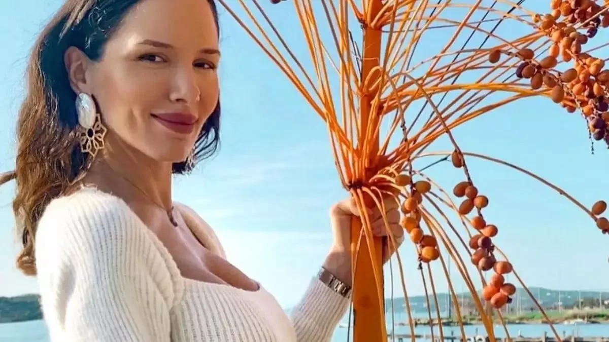 Πλέει σε πελάγη ευτυχίας η Τζώρτζια Βαϊνά - Ντύθηκε νύφη στο Πόρτο Χέλι