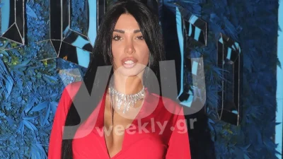 Με μίνι κόκκινο και άκρως αποκαλυπτικό φόρεμα - Έφερε τα ''πάνω κάτω'' η Βοσκανίδου στα μπουζούκια