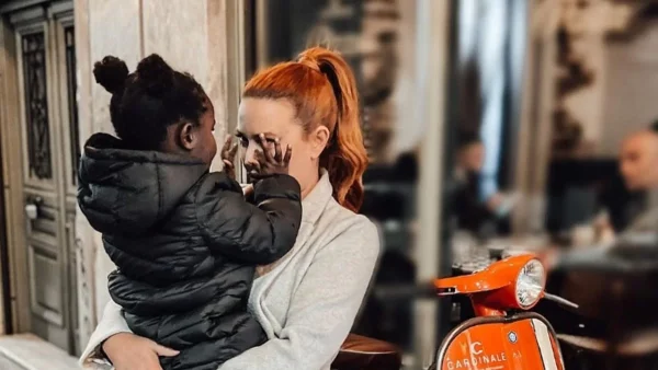 Έγινε επιτέλους η κουμπαριά - Η Σίσσυ  Χρηστίδου βάφτισε την κόρη της Χριστίνας Κοντοβά