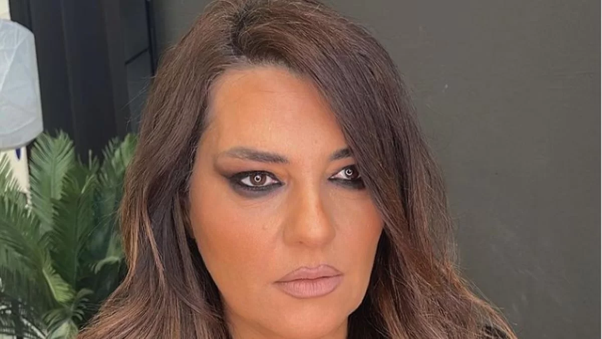 Με το ίδιο κόκκινο μαγιό του 2021 αλλά με άλλο σώμα - Αγνώριστη η Ζαρίφη 20 κιλά κάτω