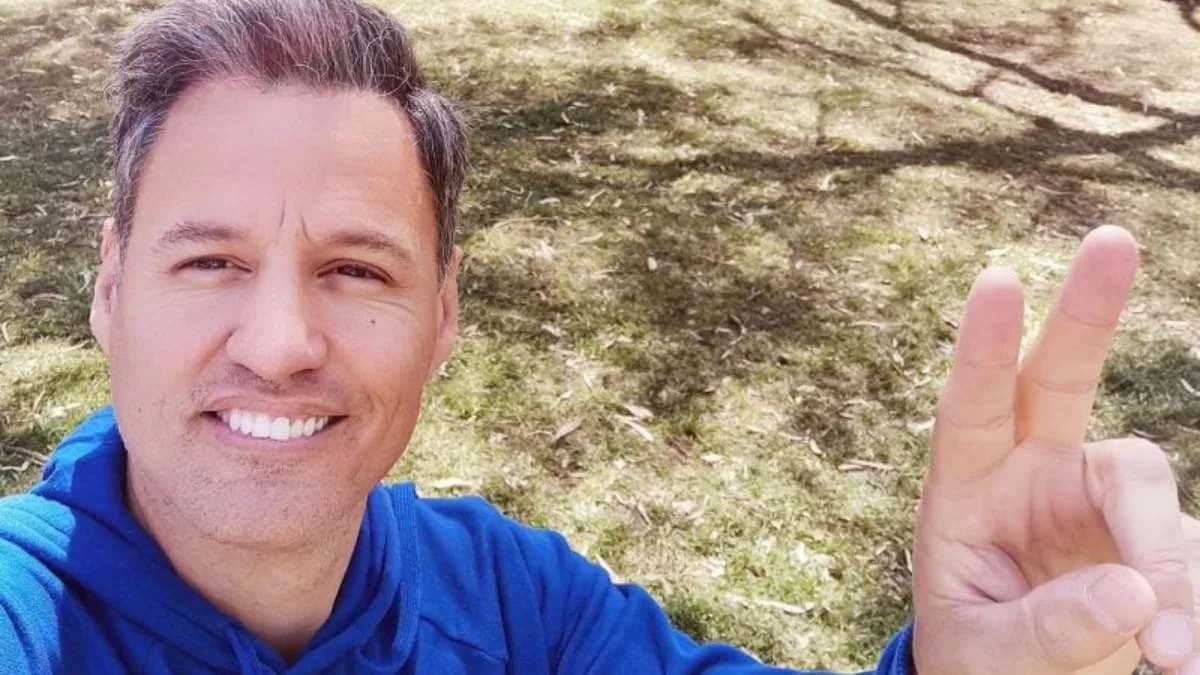 "Έμεινα για να μην...." -  Η νέα ανάρτηση του Γρηγόρη Πετράκου μετά τις ζημιές στο σπίτι του από την φωτιά στην Πεντέλη